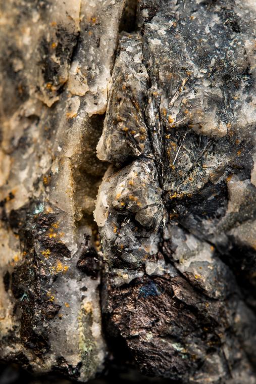 GOLD with BISMUTHINITE and FAMATINITE